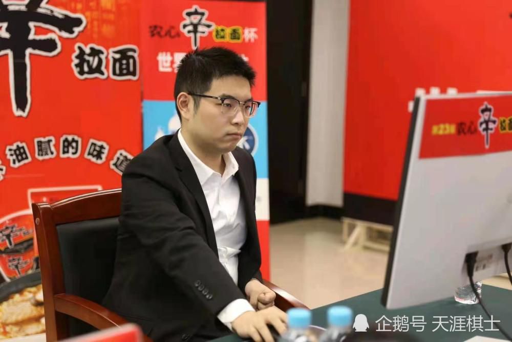 西汉姆联目前以9胜3平6负的战绩排名英超第7名位置，球队得失球比为31：30。